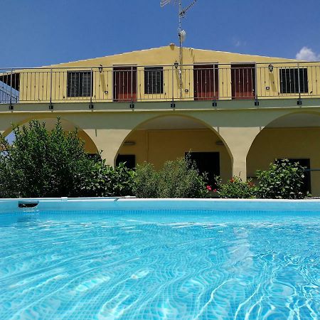 Villa Sole - Finaiti - Appartamento Per Turisti Floridia Bagian luar foto