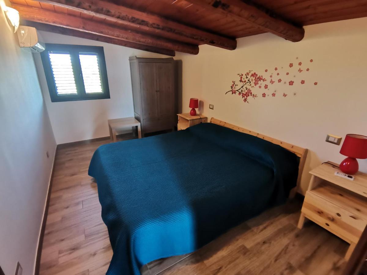 Villa Sole - Finaiti - Appartamento Per Turisti Floridia Bagian luar foto