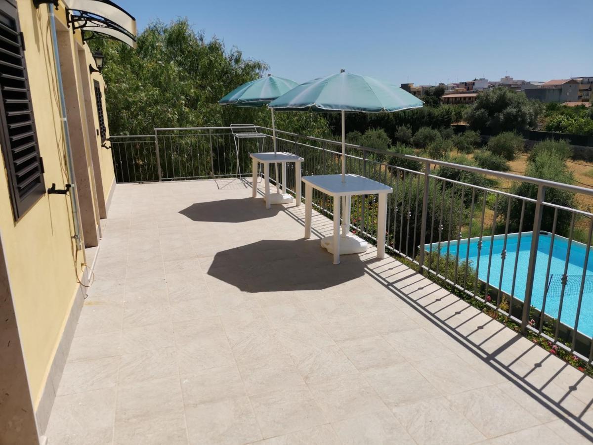 Villa Sole - Finaiti - Appartamento Per Turisti Floridia Bagian luar foto