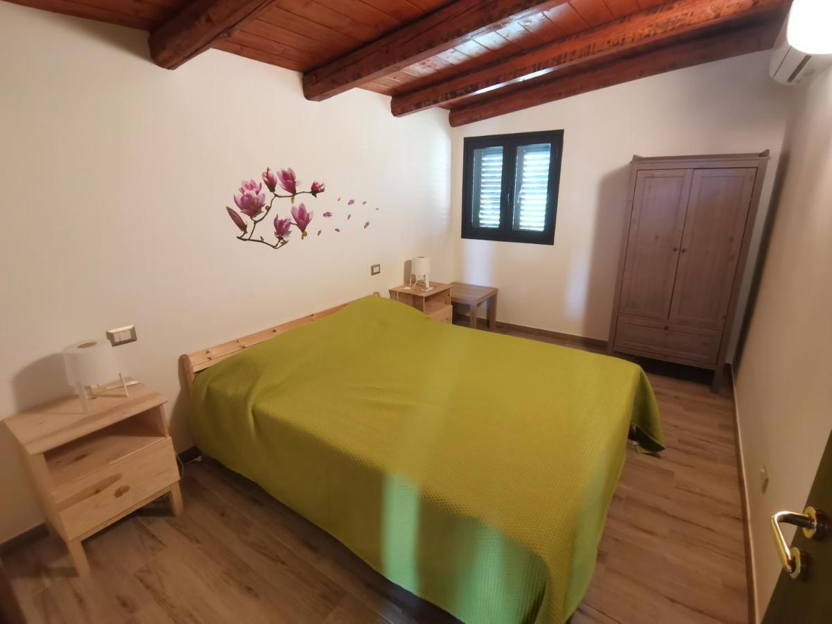 Villa Sole - Finaiti - Appartamento Per Turisti Floridia Bagian luar foto