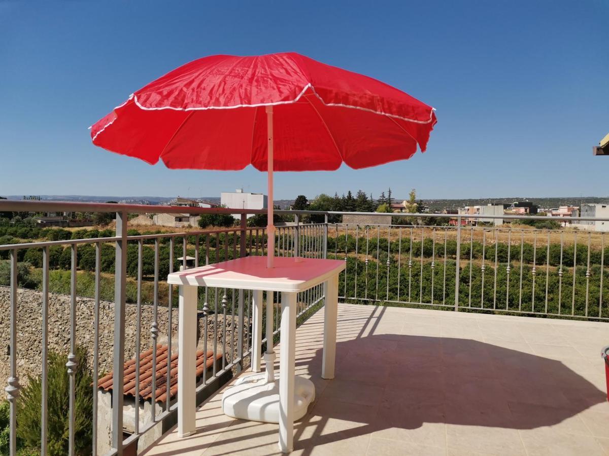 Villa Sole - Finaiti - Appartamento Per Turisti Floridia Bagian luar foto