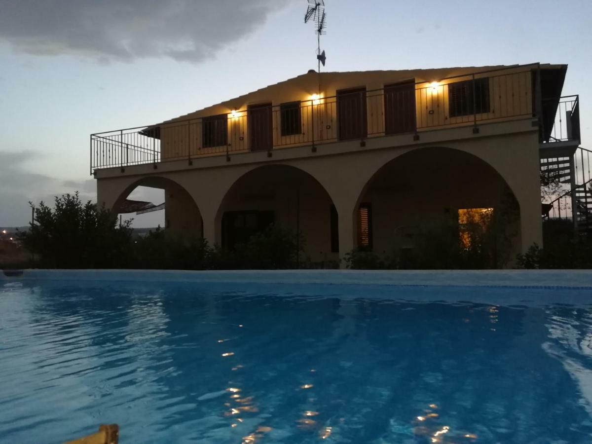 Villa Sole - Finaiti - Appartamento Per Turisti Floridia Bagian luar foto