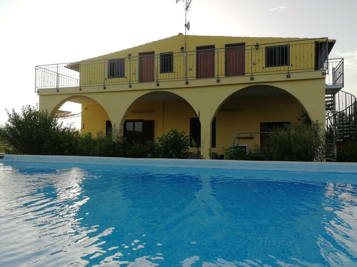 Villa Sole - Finaiti - Appartamento Per Turisti Floridia Bagian luar foto