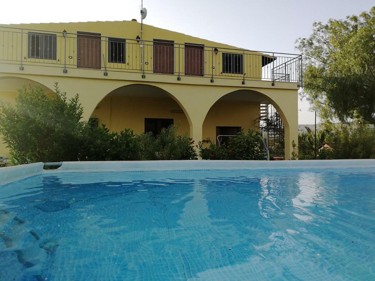 Villa Sole - Finaiti - Appartamento Per Turisti Floridia Bagian luar foto