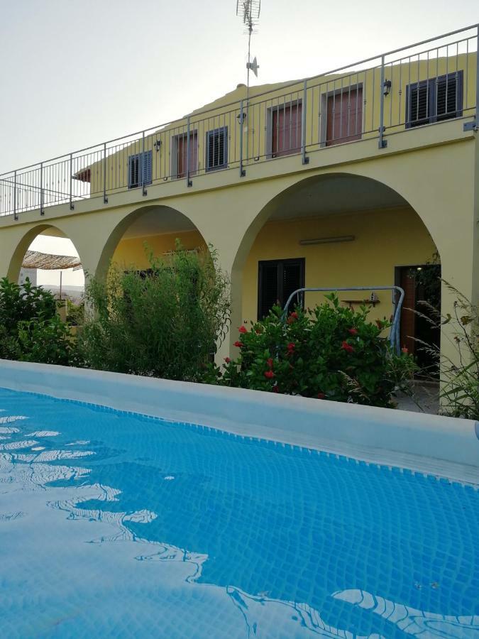 Villa Sole - Finaiti - Appartamento Per Turisti Floridia Bagian luar foto