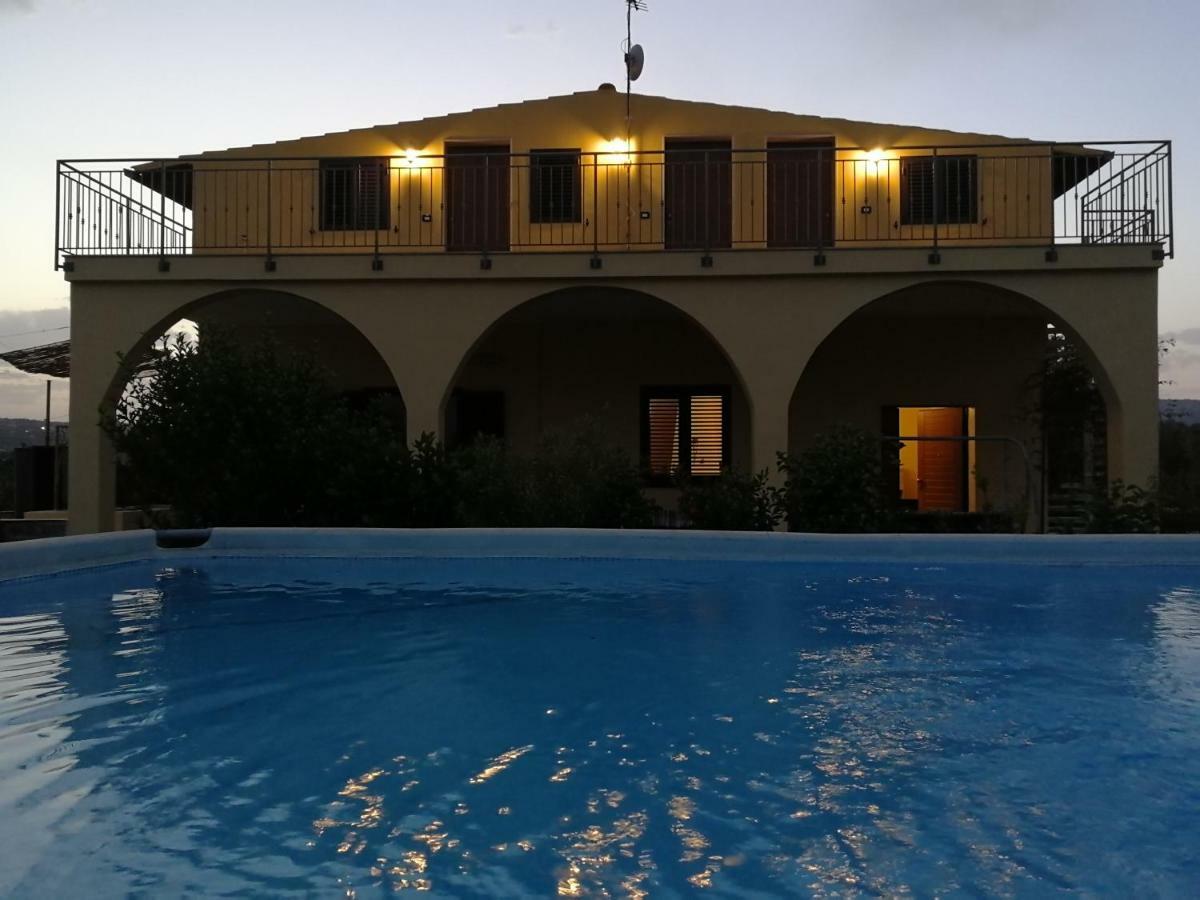 Villa Sole - Finaiti - Appartamento Per Turisti Floridia Bagian luar foto