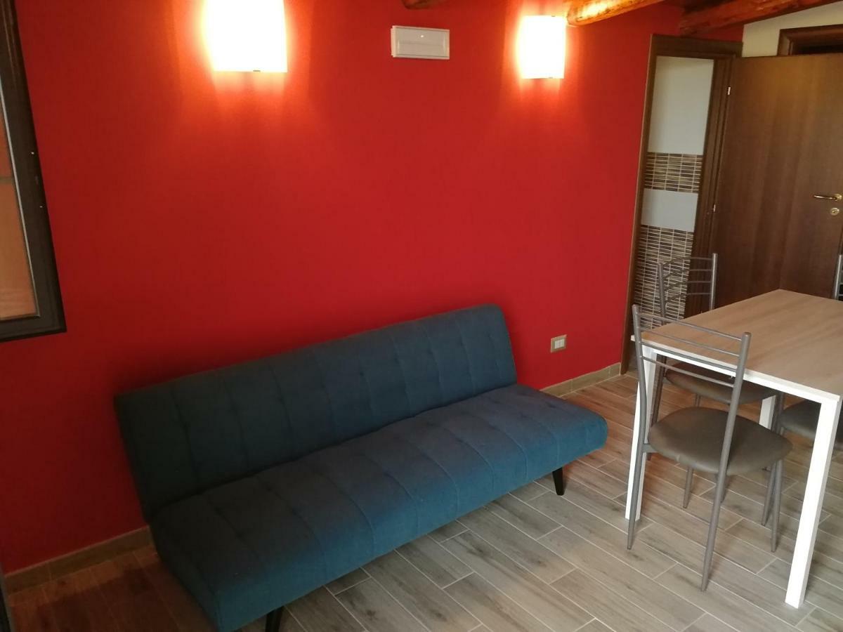 Villa Sole - Finaiti - Appartamento Per Turisti Floridia Bagian luar foto