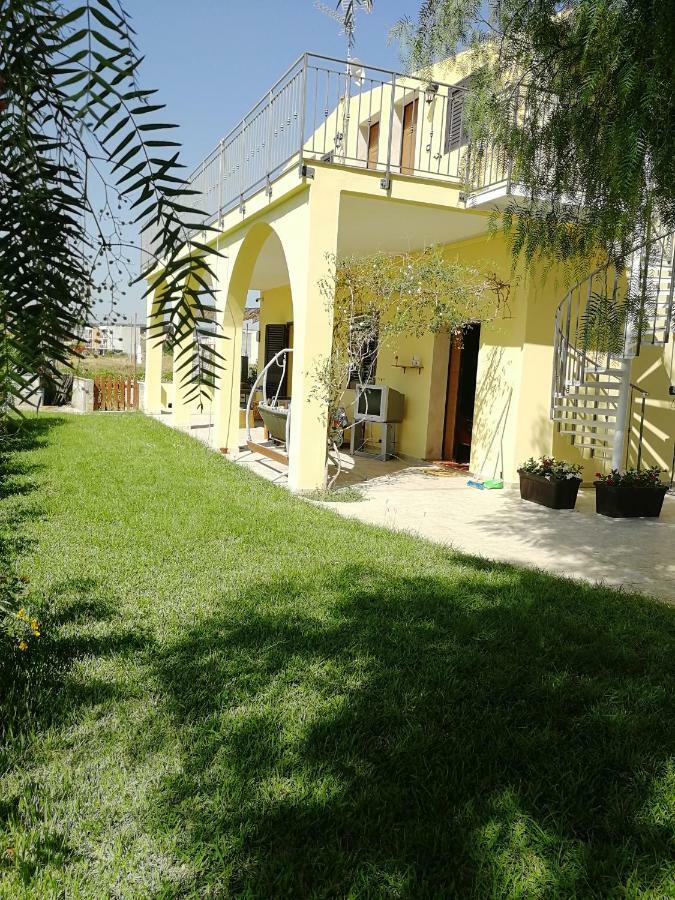 Villa Sole - Finaiti - Appartamento Per Turisti Floridia Bagian luar foto