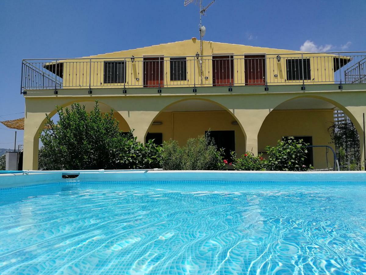 Villa Sole - Finaiti - Appartamento Per Turisti Floridia Bagian luar foto