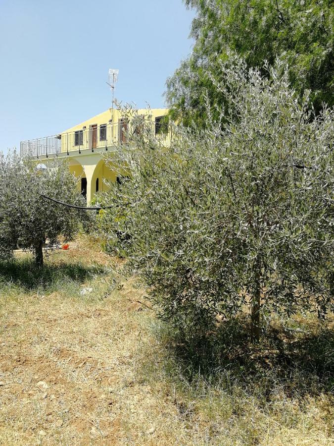 Villa Sole - Finaiti - Appartamento Per Turisti Floridia Bagian luar foto
