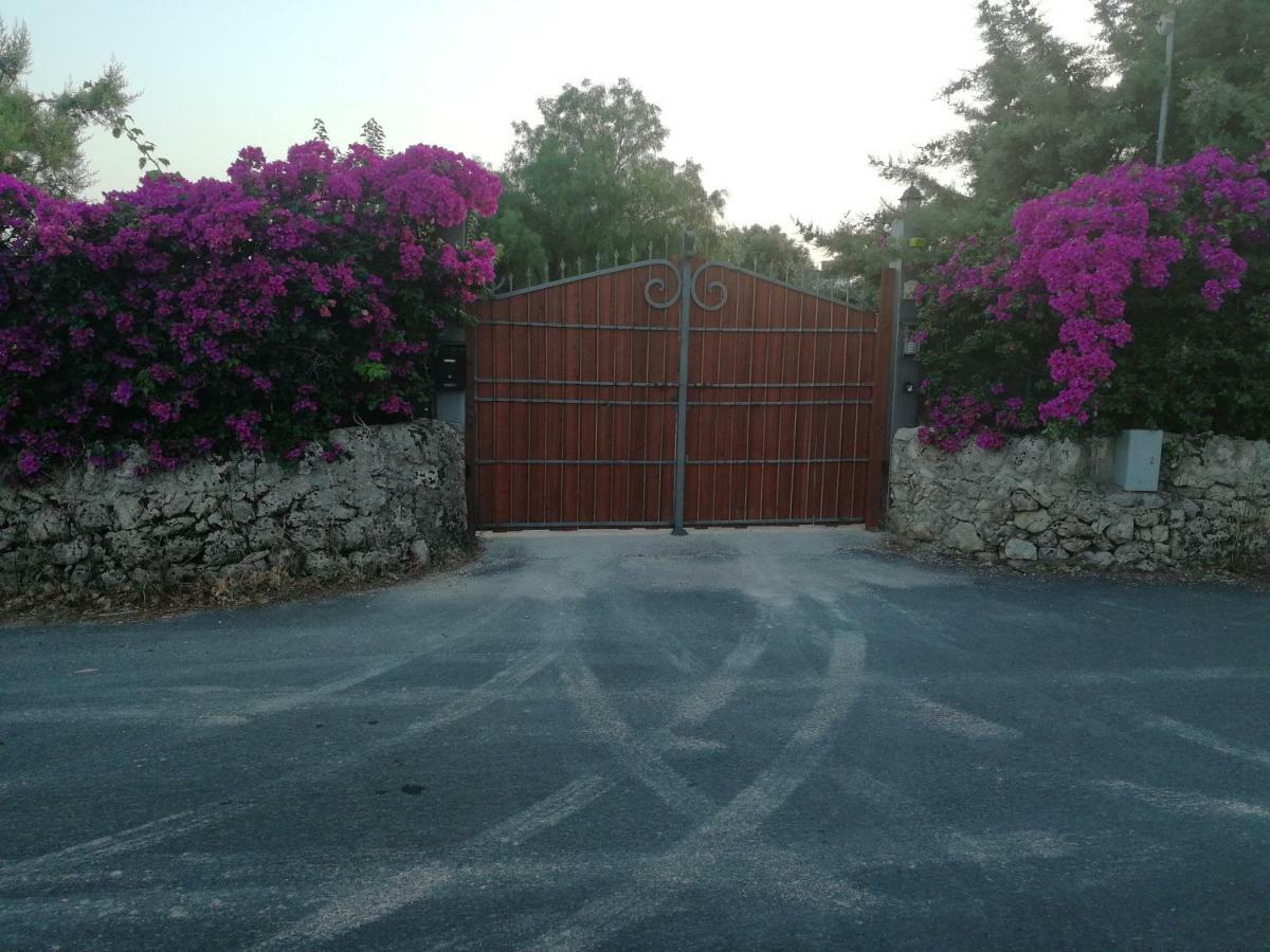 Villa Sole - Finaiti - Appartamento Per Turisti Floridia Bagian luar foto